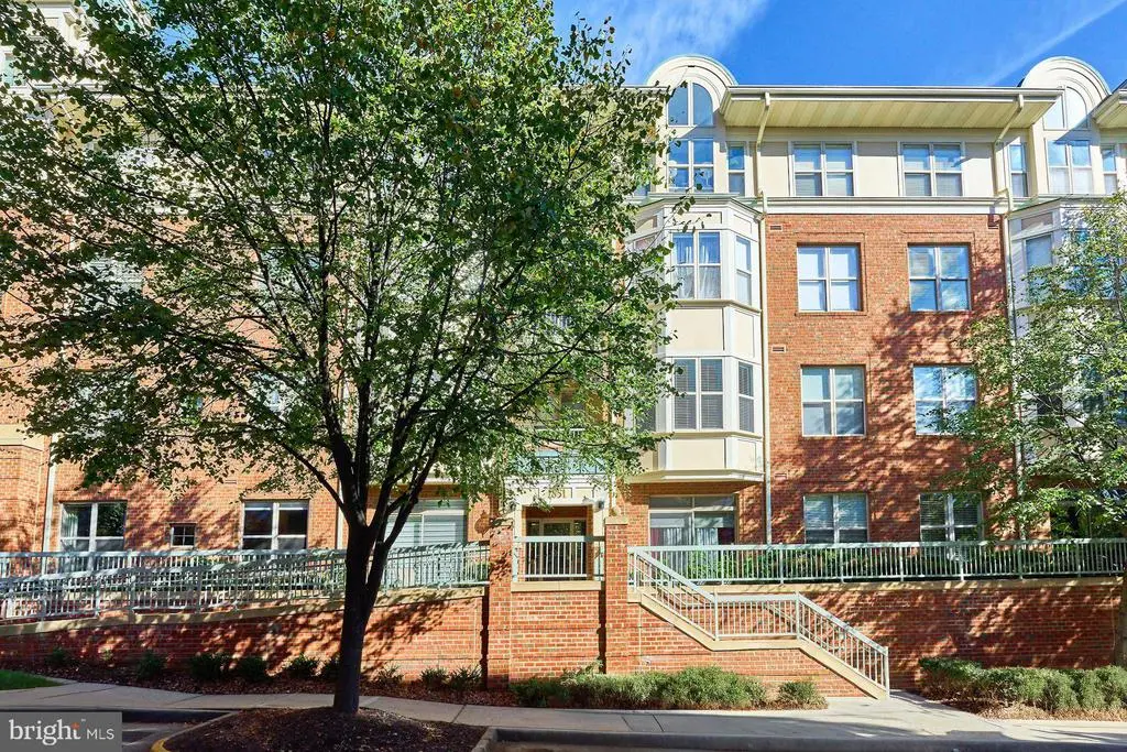 1851 Stratford Park Pl #212, RESTON