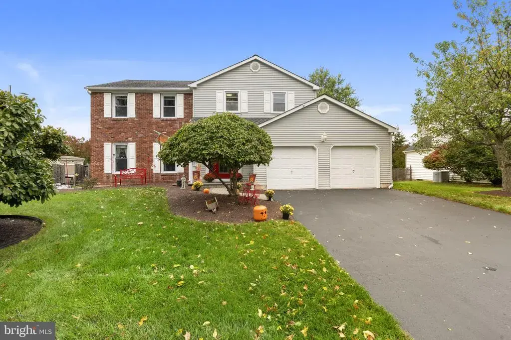 258 Woodlake Dr, SOUTHAMPTON