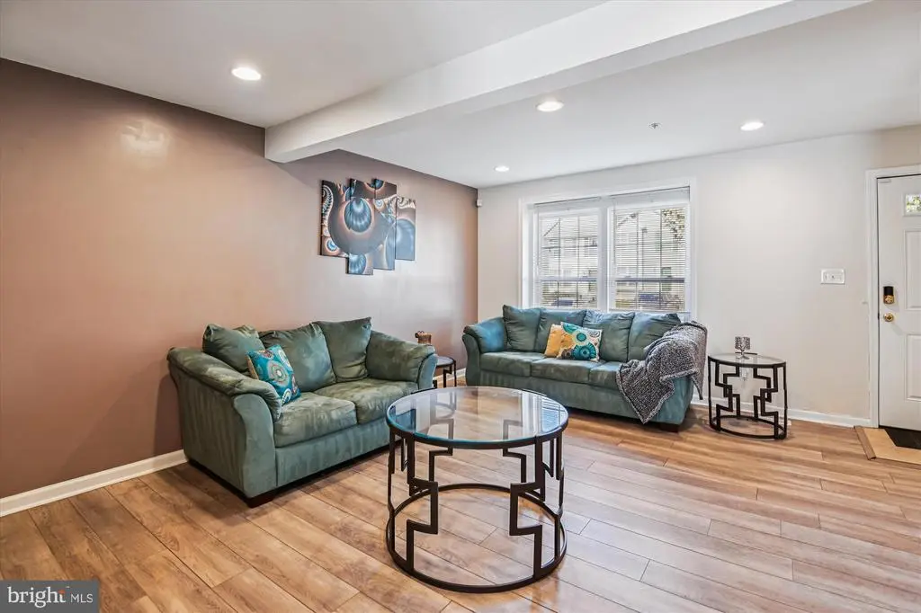 221 Foxmanor Ln, Glen Burnie