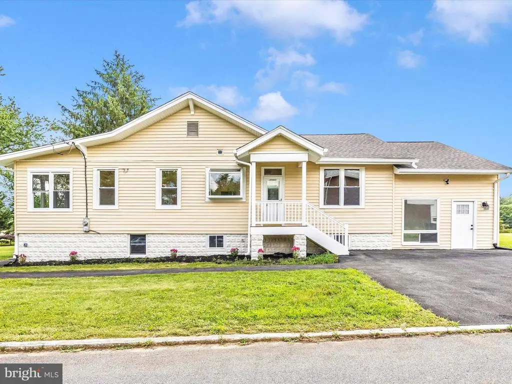 692 Ridge Rd, Mount Airy