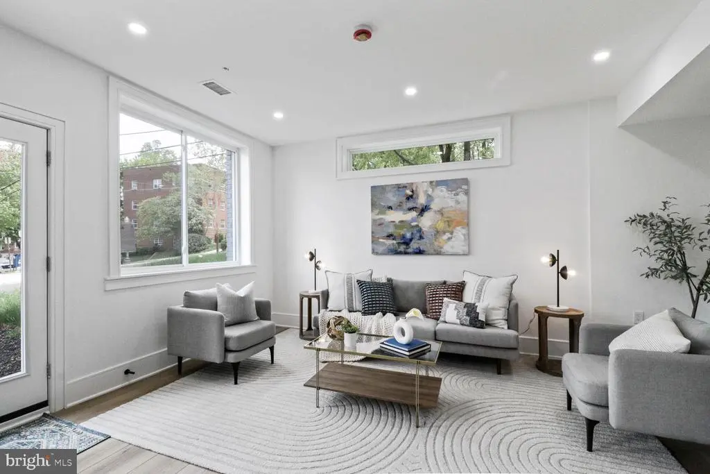 2524 41st St Nw #1, WASHINGTON