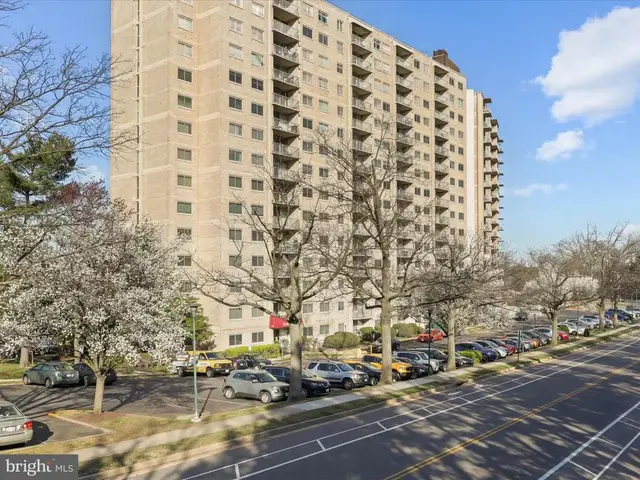 2500 N Van Dorn St #813, Alexandria