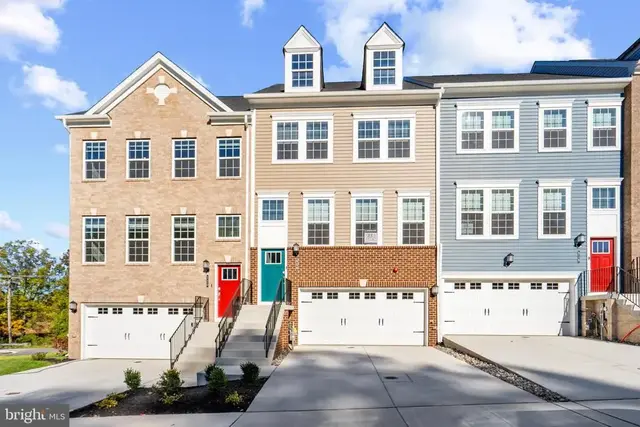 518 Downswing Rd, Pikesville