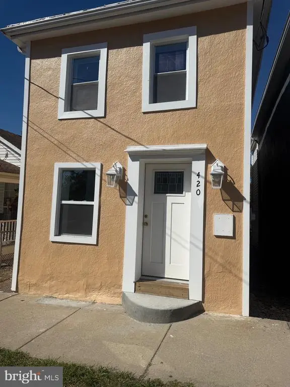 420 W Washington St, CHARLES TOWN