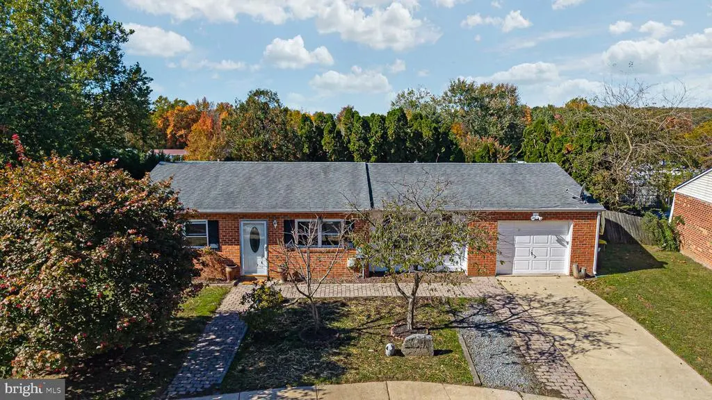 4 Wright Cir, Newark