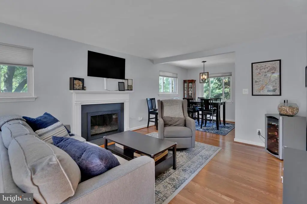 3252 Holly Hill Dr, FALLS CHURCH