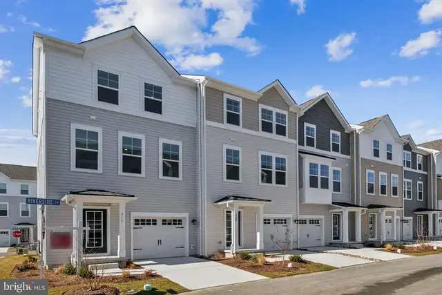 311 Riverside Ln, Cambridge