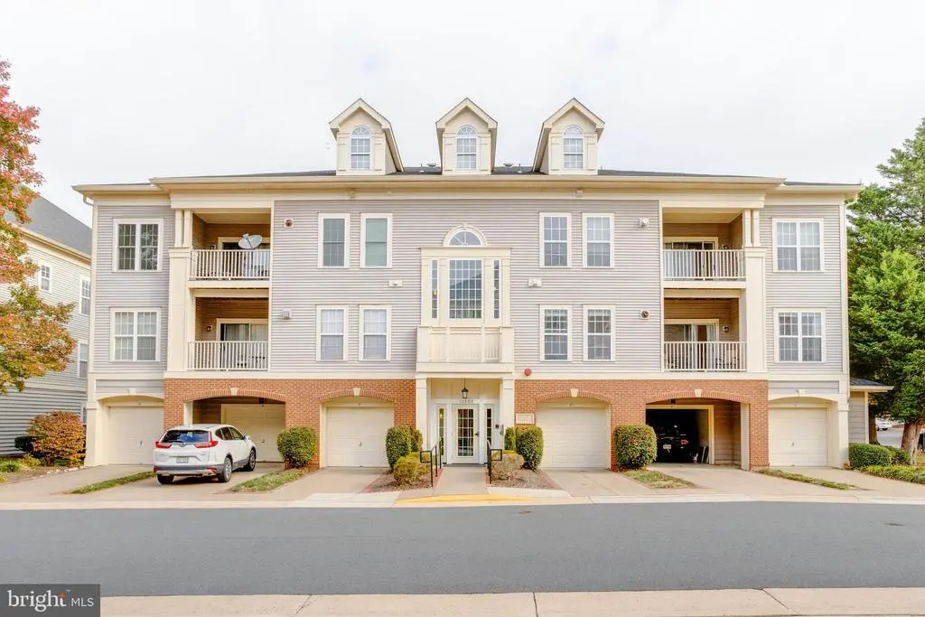 11302 Westbrook Mill Ln #204, FAIRFAX