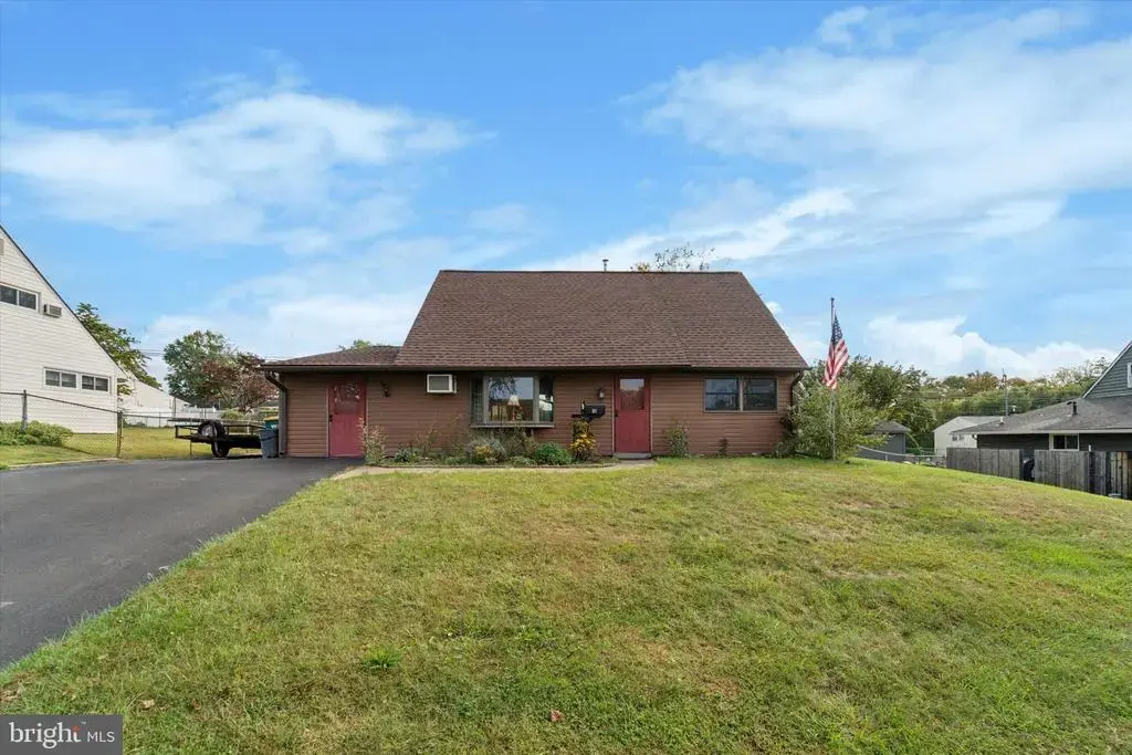 14 Cinnamon Rd, LEVITTOWN