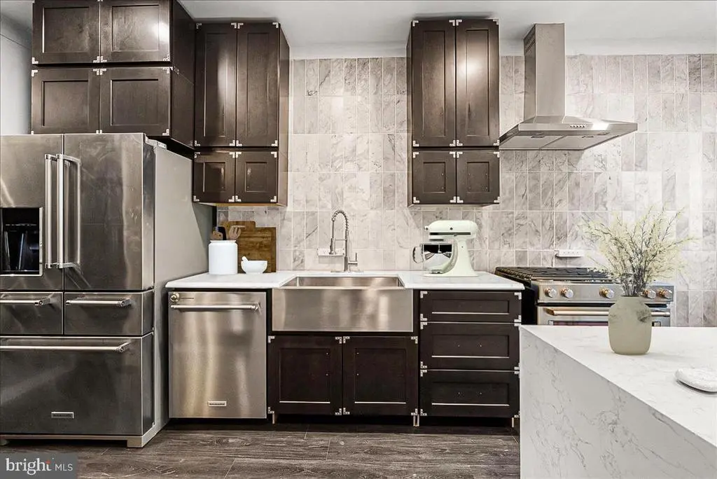 625 Slaters Ln #g4, ALEXANDRIA