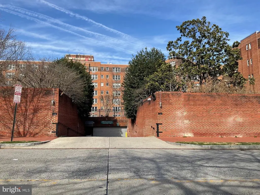 2500 Q St Nw #p-8, Washington