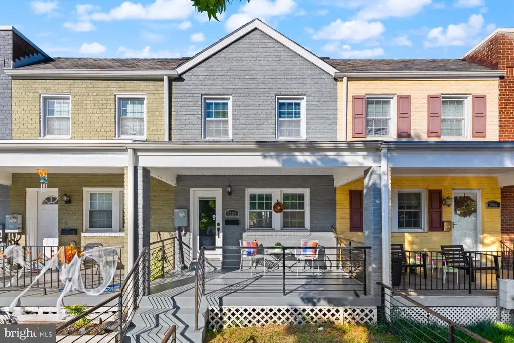 2004 E St Ne, WASHINGTON