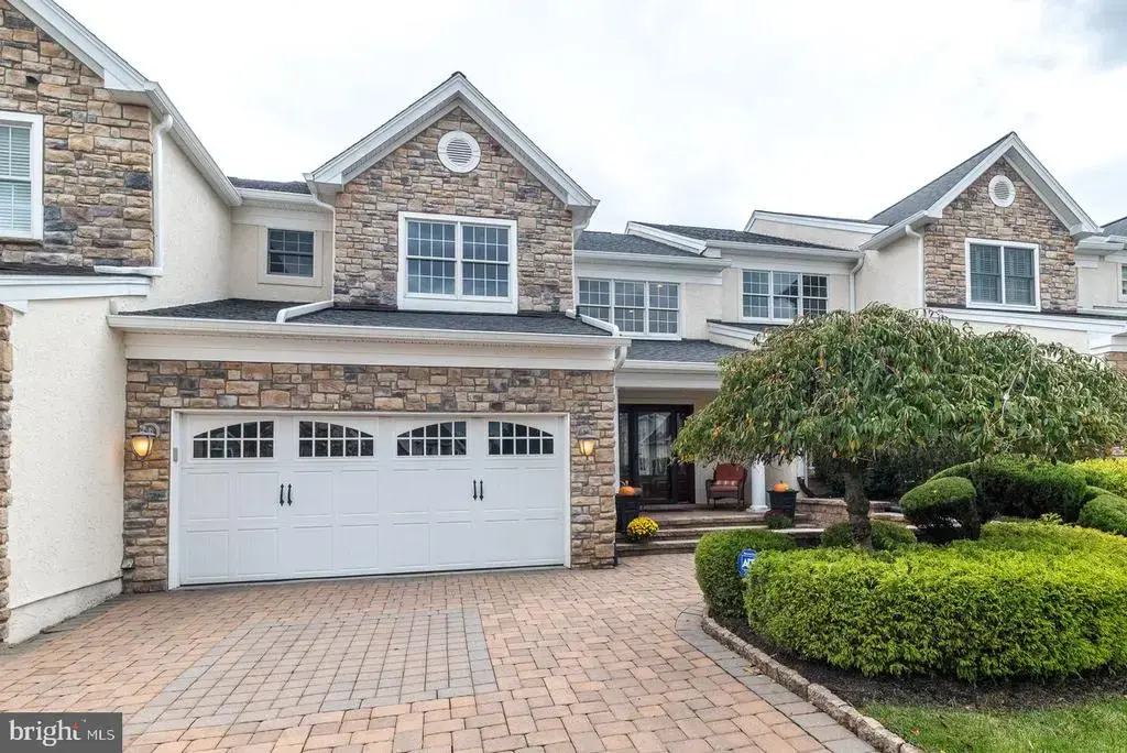 23 Brianna Rd, HOLLAND