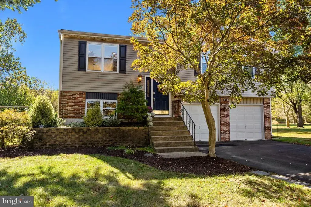 80 Hershey Ct, NEWTOWN