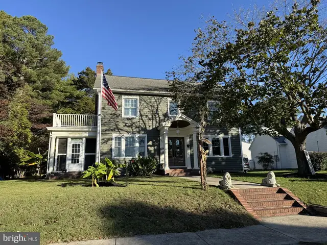 204 Lake Dr, Milton
