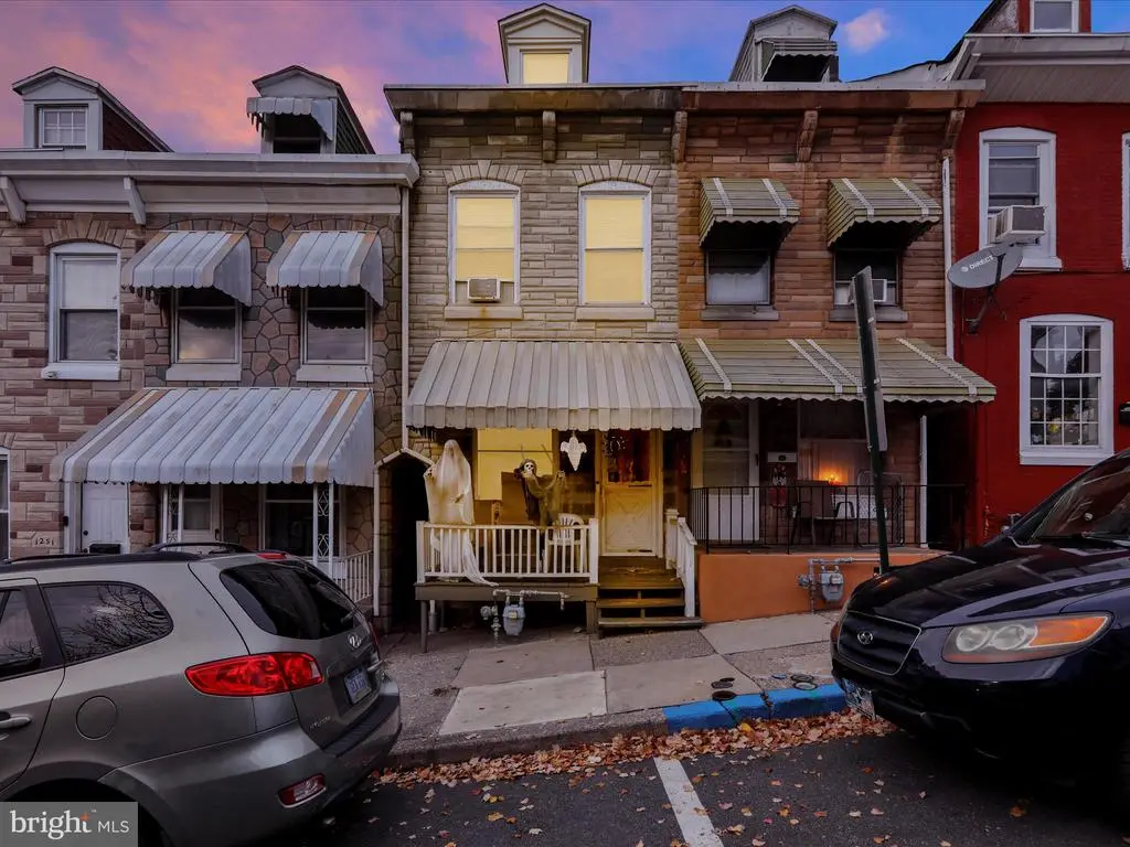 1255 Buttonwood St, READING