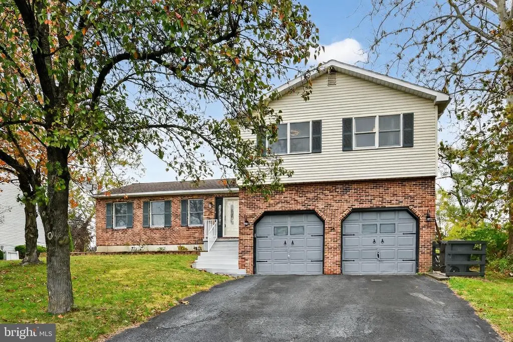 207 Lincoln Dr, Reading