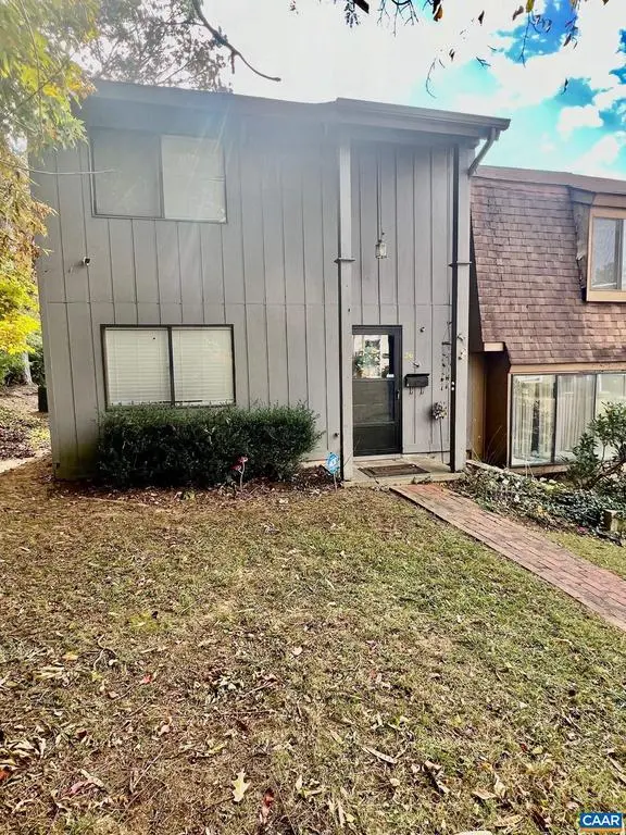 26 Woodlake Dr, CHARLOTTESVILLE