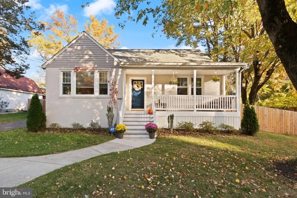 1813 Sunnyside Ln, Essex