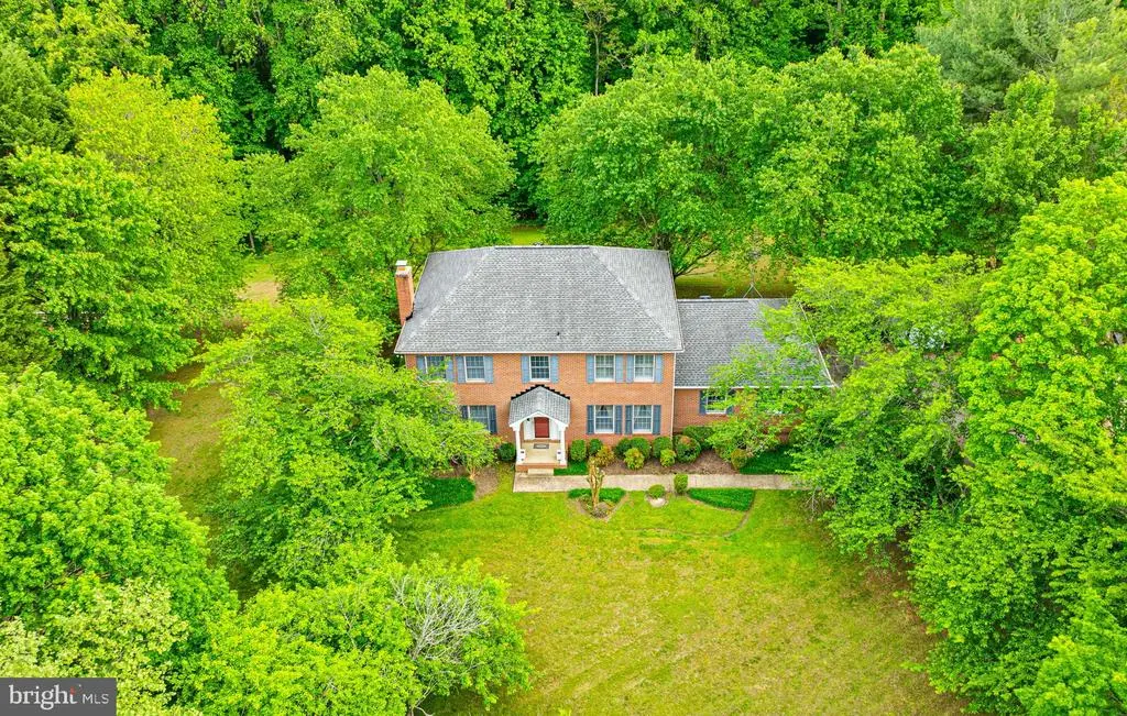 140 Hoile Ln, HUNTINGTOWN