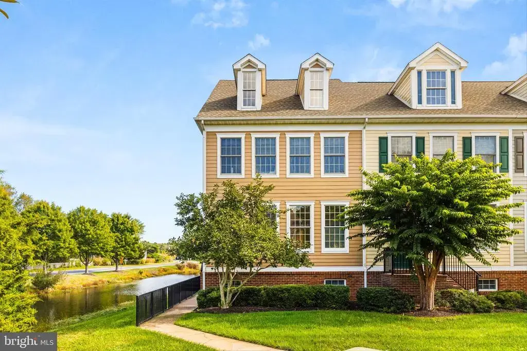 1 Village Green Dr, ocean view