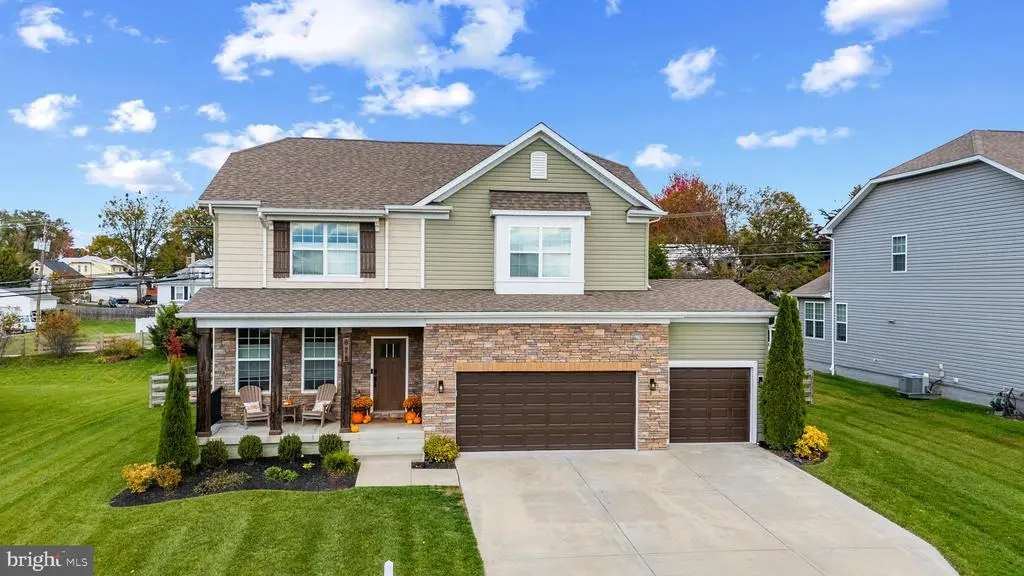 678 Stonegate Rd, Westminster