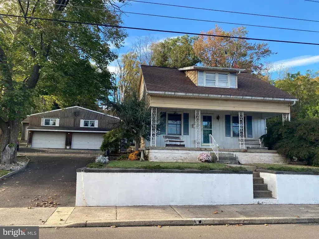 1032 N 7th St, PERKASIE