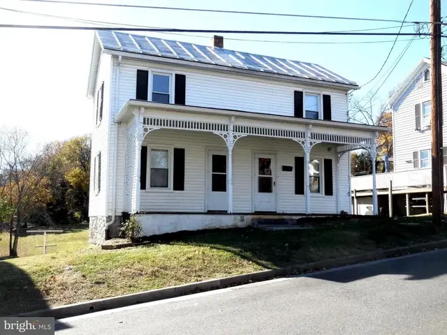 359 W Spring St, Woodstock
