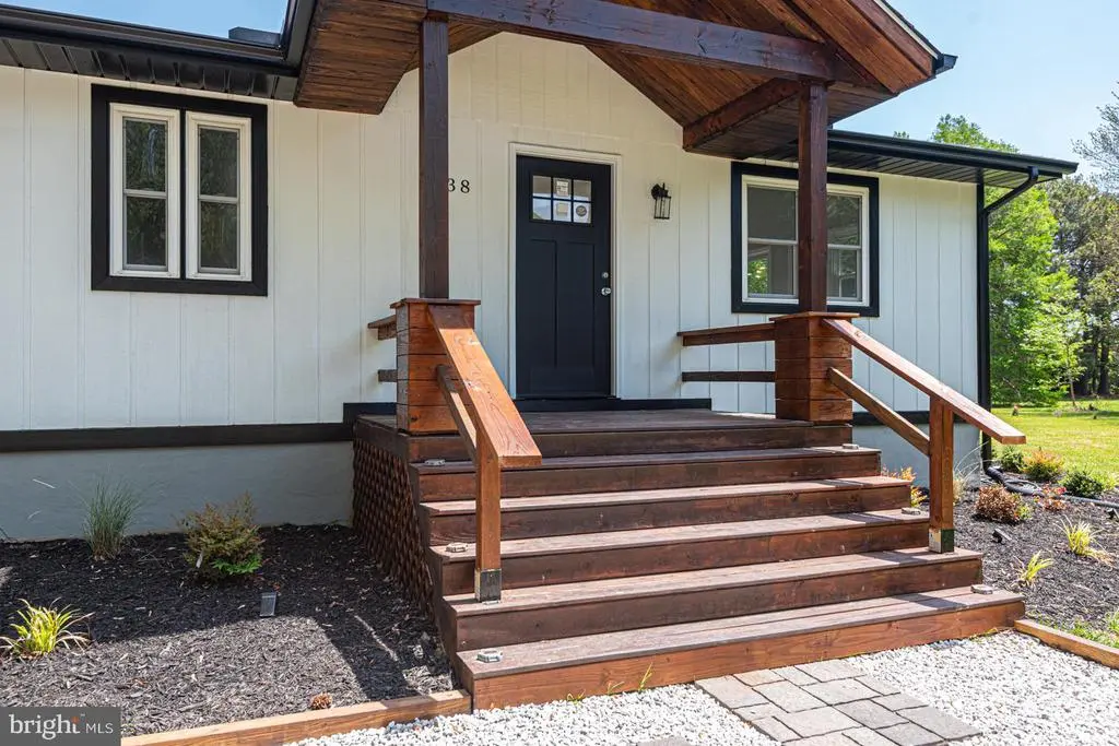 6438 Knoll Hill Dr, BERLIN