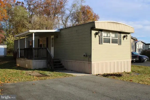 14 Locust Ln, Airville