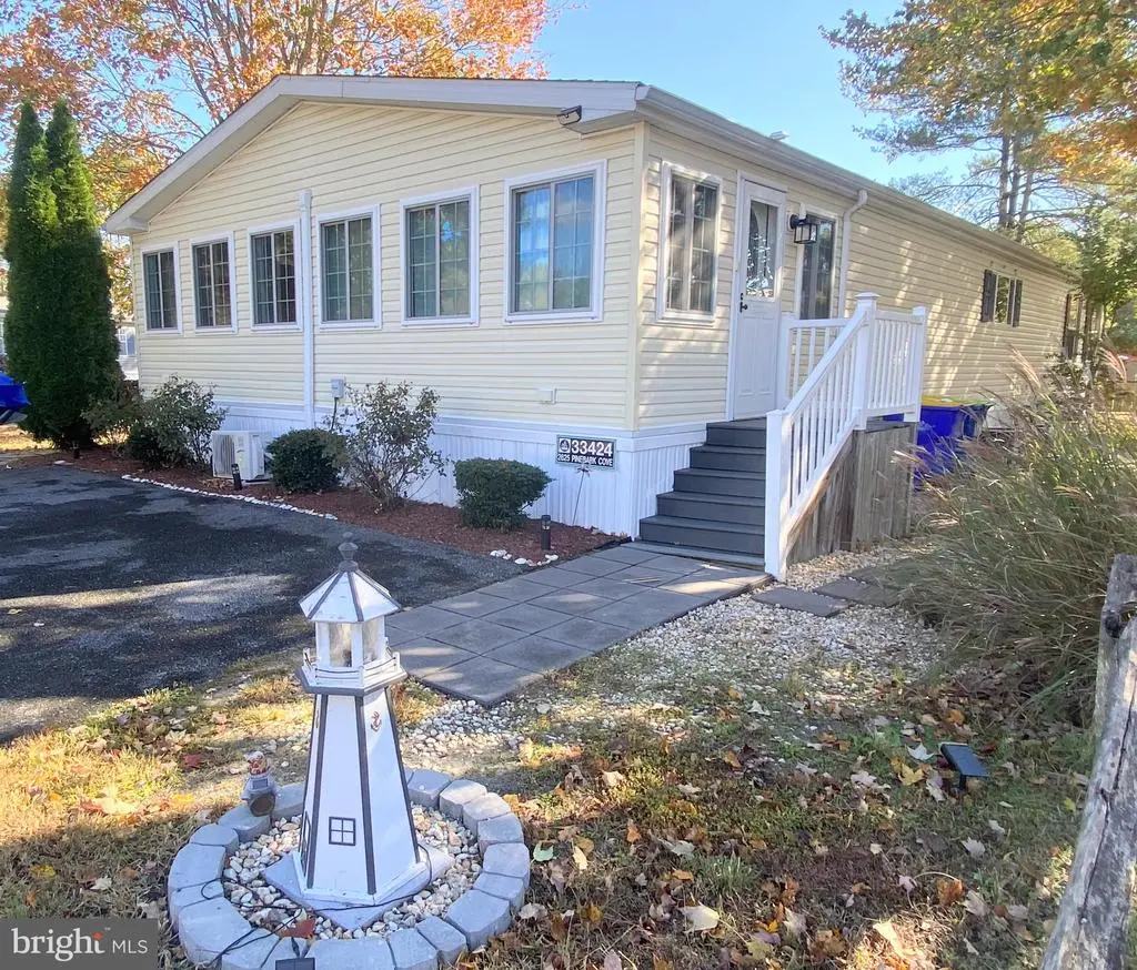 33424 Pinebark Cv #2625, LONG NECK