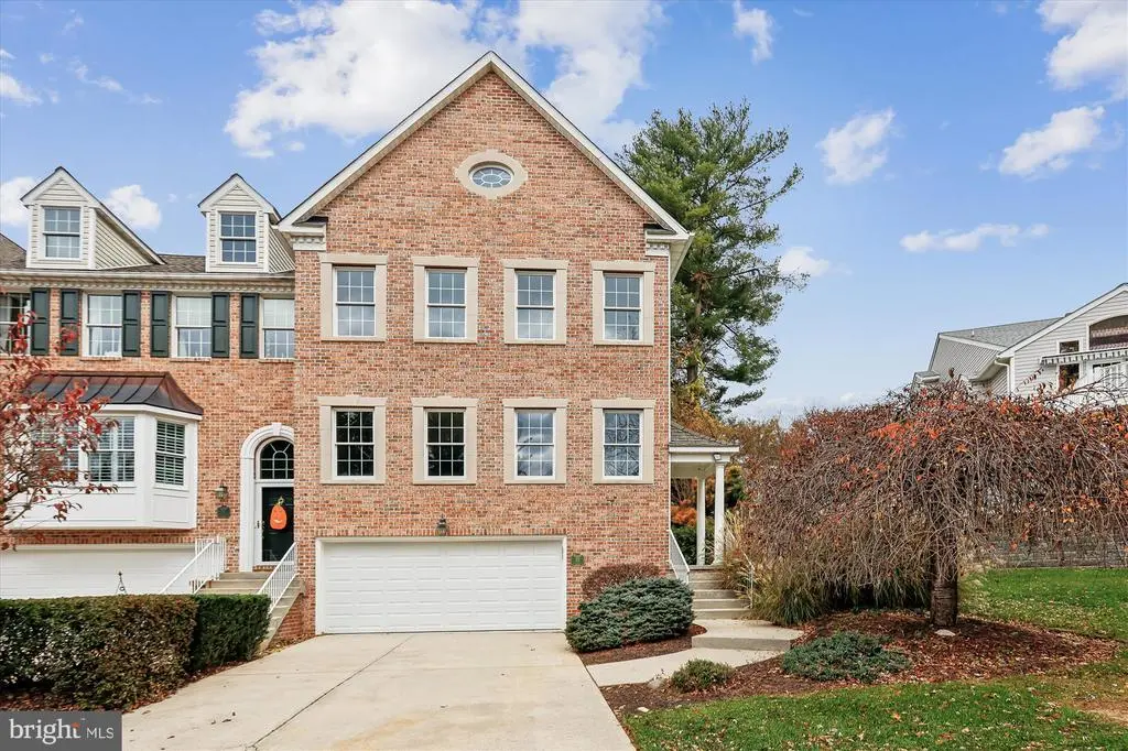 52 Barrington Pl, Bel Air