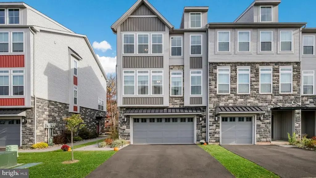 42 Independence Ct, PERKASIE