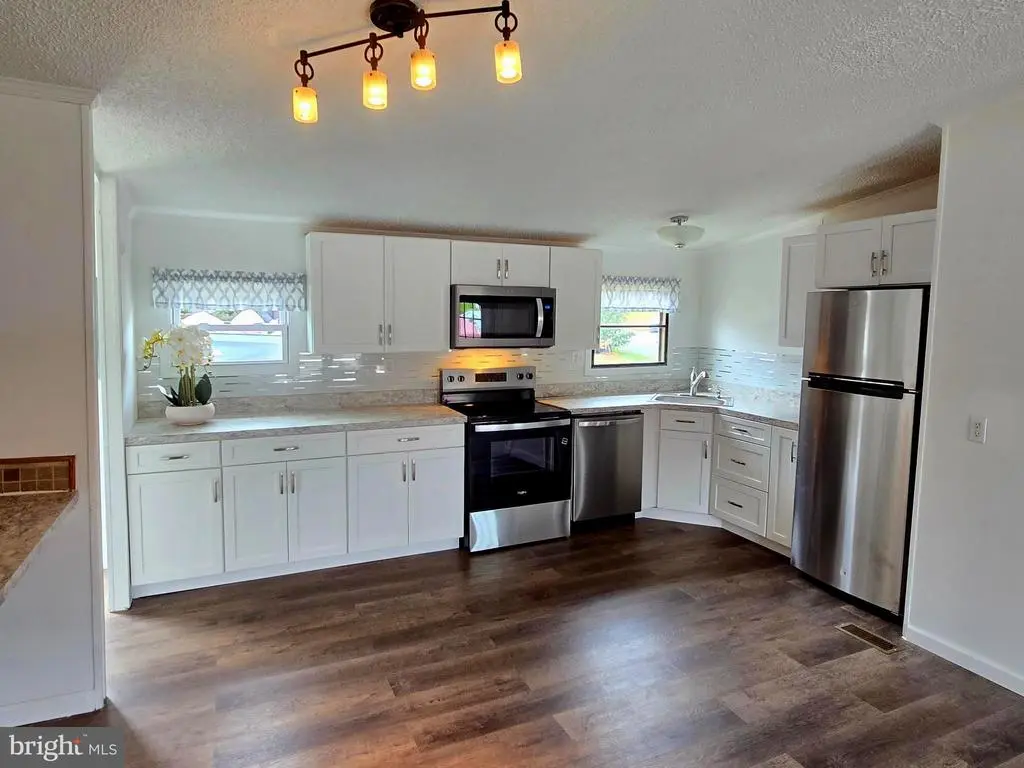 211 Merry Street, HAMBURG