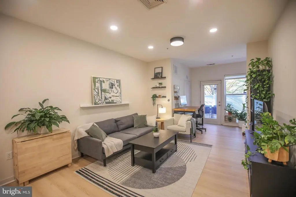 8045 Newell St #112, SILVER SPRING