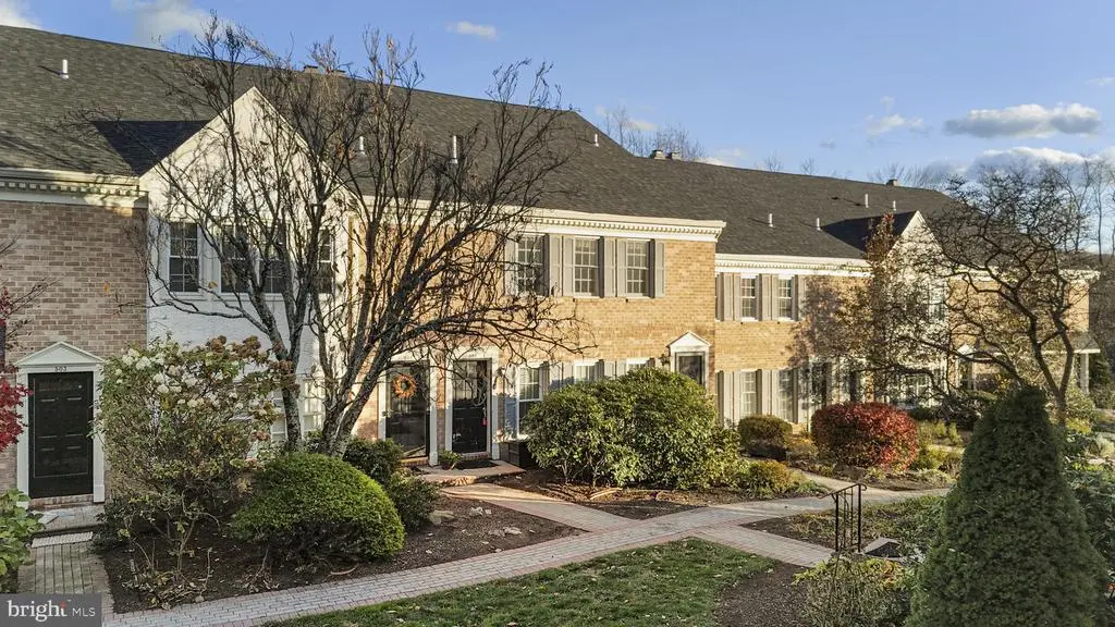 506 Everest Cir #506, West Chester