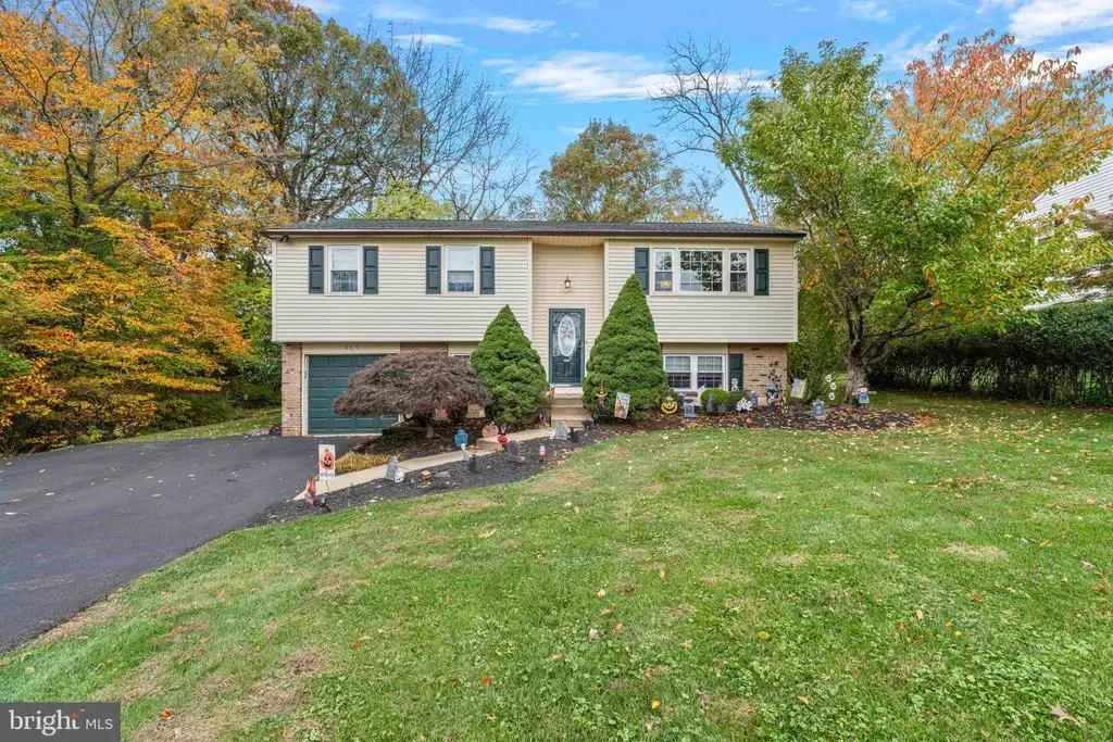 245 Hampshire Dr, CHALFONT