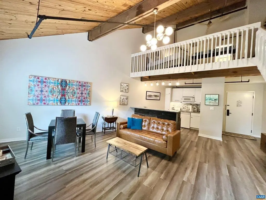 162 Mountain Inn Condos, WINTERGREEN