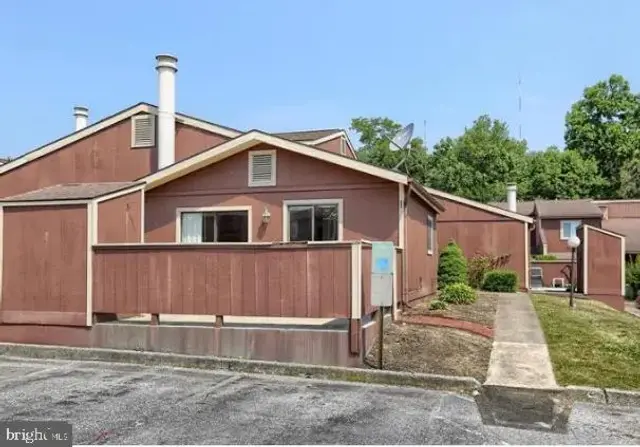 221 Lee Ct, Enola