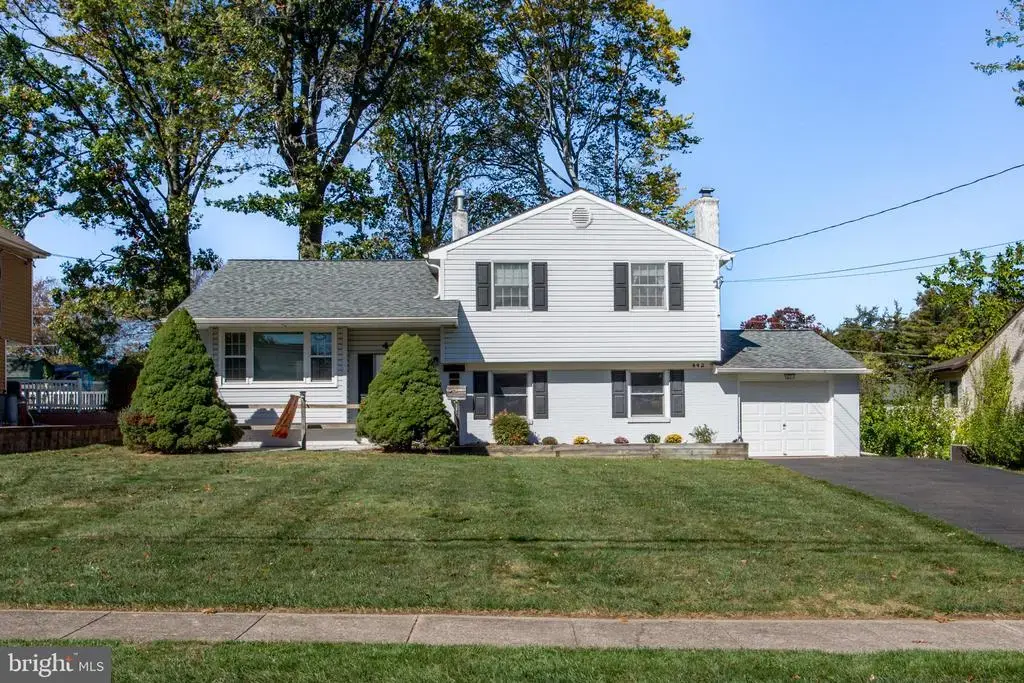 442 Acorn Dr, WARMINSTER