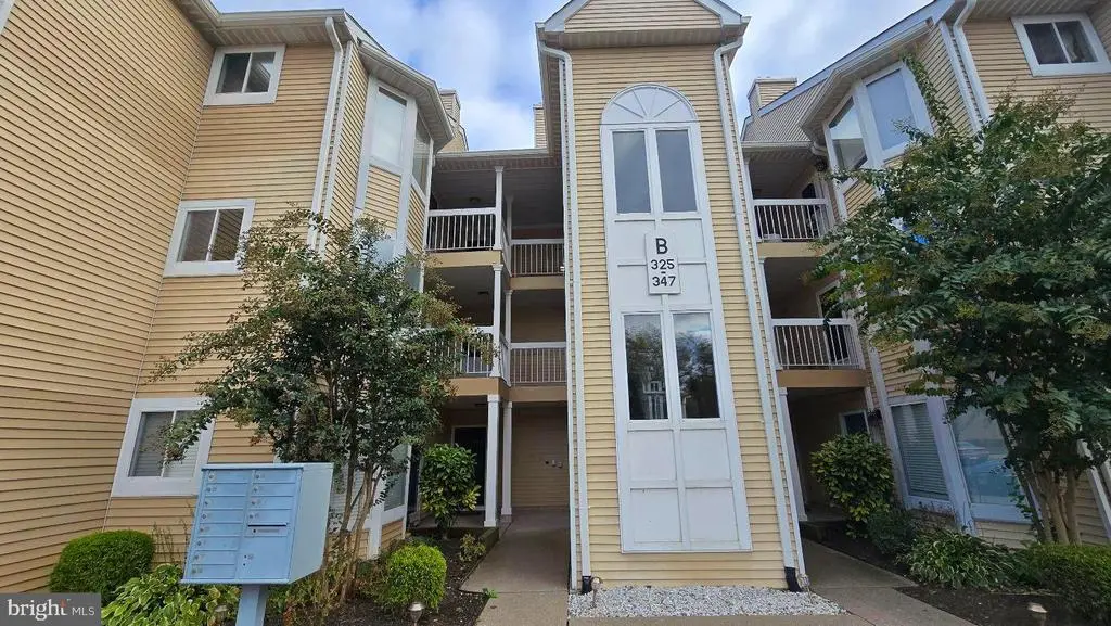 325 Silvia St, EWING