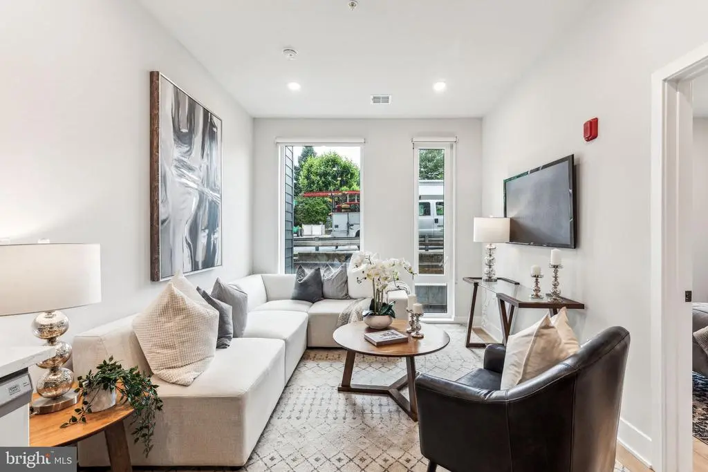 6910 Ridge Ave #206, PHILADELPHIA