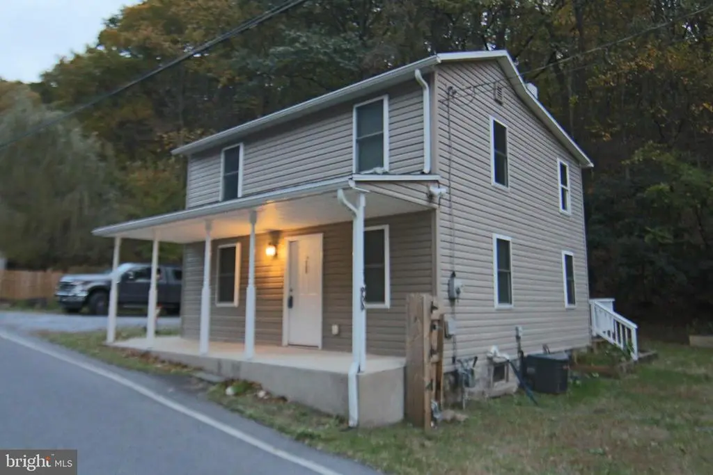 909 Roberts Valley Rd, HARRISBURG