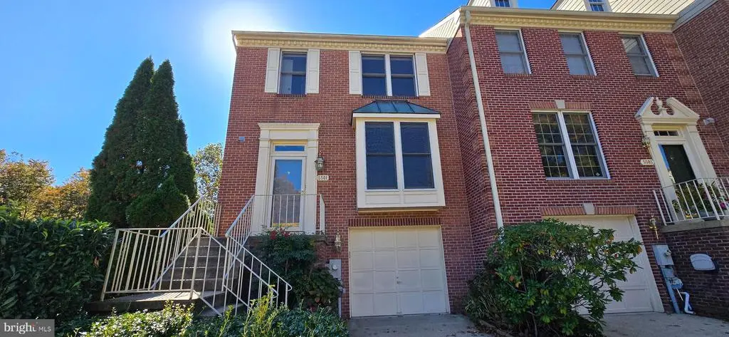 5501 April Journey #125, Columbia