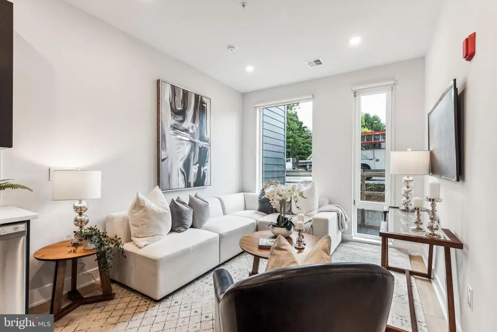 6910 Ridge Ave #212, PHILADELPHIA