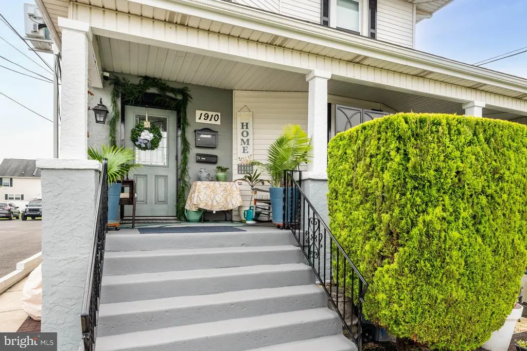 1910 Parker Ave #3f, HOLMES