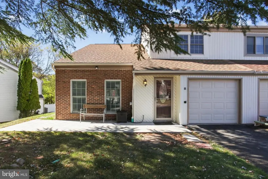 8 Barrel Stave Cir, HORSHAM