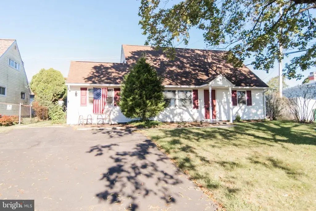 41 Valentine Ln, LEVITTOWN