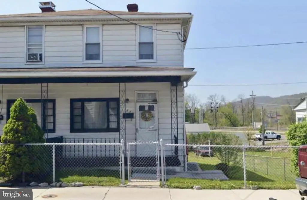 135 W Third St, Cumberland