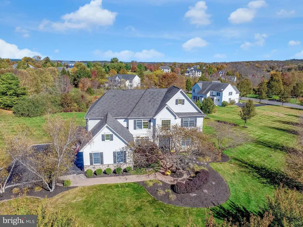 1 Surrey Ln, LAMBERTVILLE